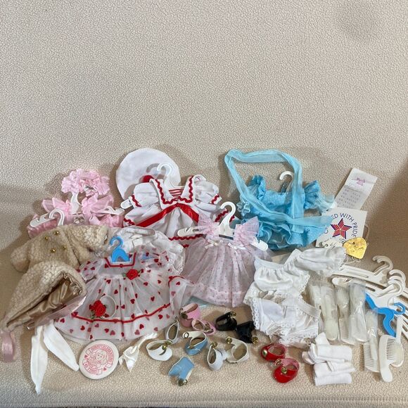 Vintage Vogue Ginny Dolls and Clothes with‎ Trunk and Stands Lot - Mixed Years - Picture 2 of 16